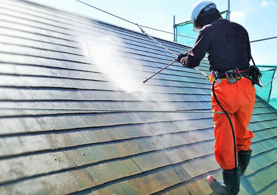 画像:雨漏りは屋根から